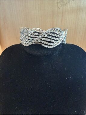 Rhinestone Wave Cuff Bracelet - Silver Sparkle